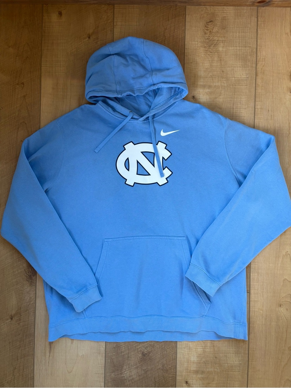 Nike Men’s North Carolina Tar Heels Pullover Hoodie. Size XXL